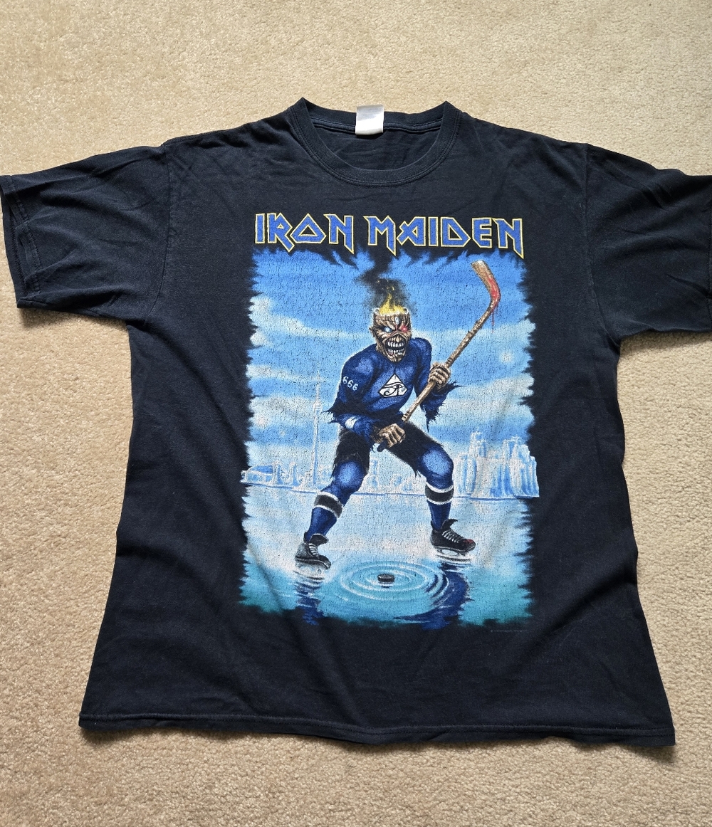 Vintage Iron Maiden Canada Hockey Tour T-Shirt Eddie Maple Leaf CN Tower Size L